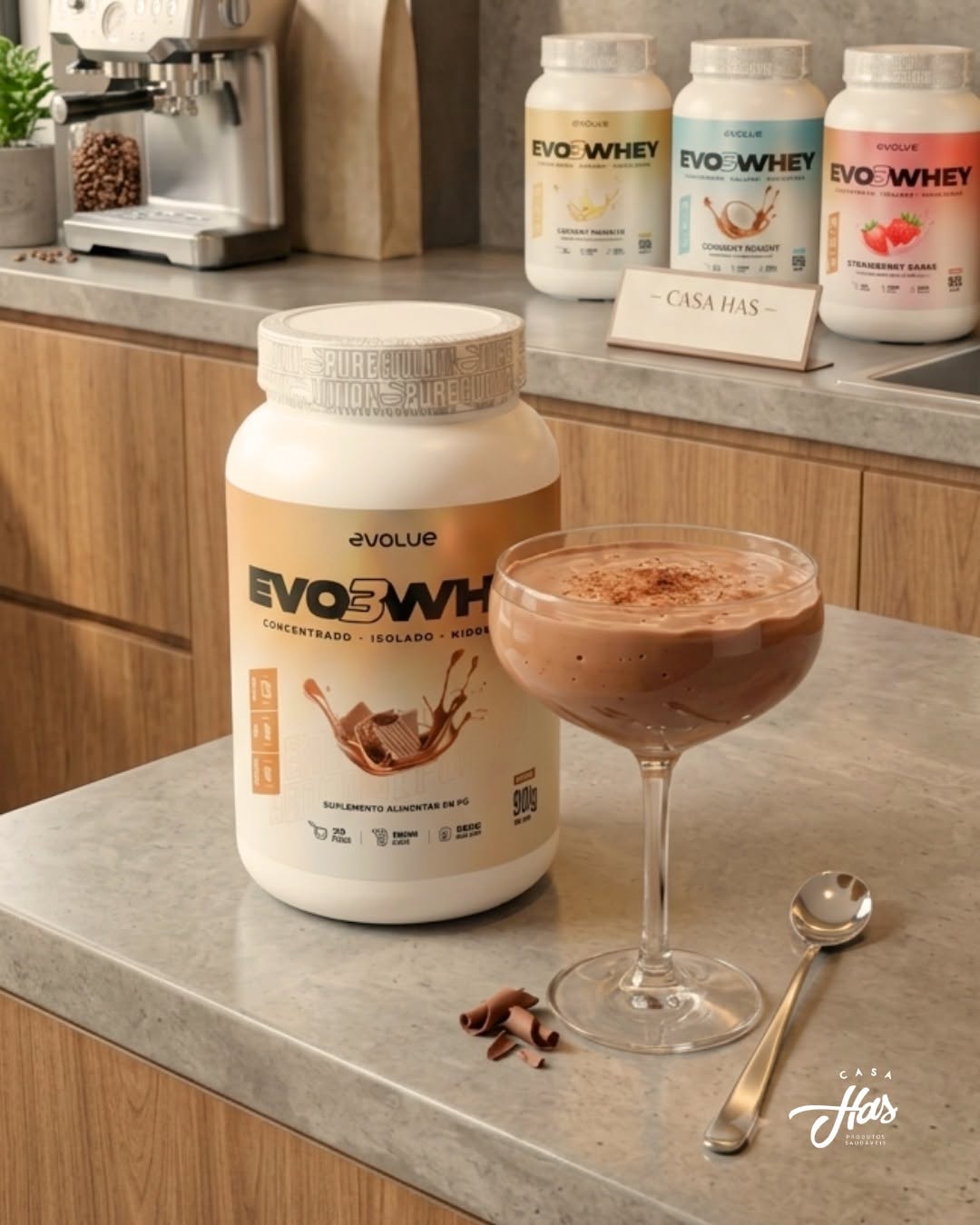 Whey protein e uma bebida cremosa preparada na loja
